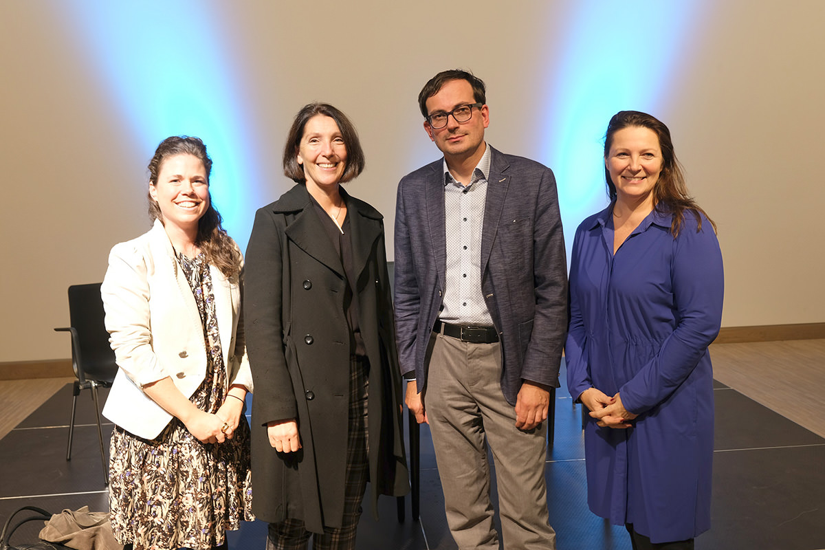 3 Frauen und rei Männer Gruppenbild